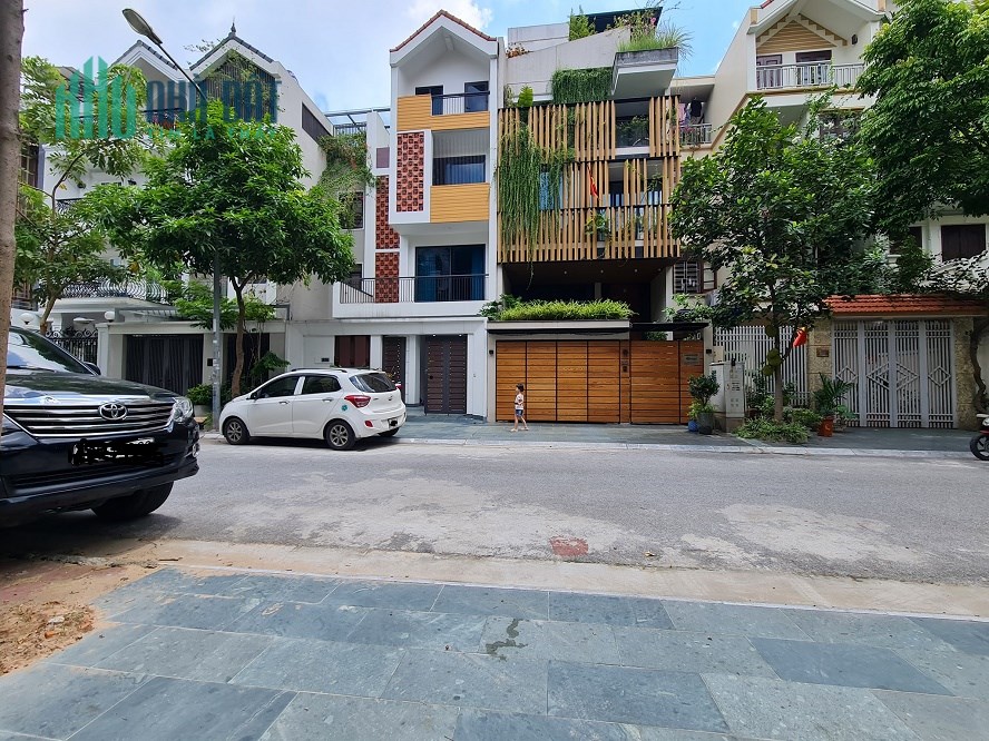 BÁN NHÀ ĐƯỜNG ĐỒNG ĐEN-PHƯỜNG 10-TÂN BÌNH-HẺM 8M-DIỆN TÍCH 133M-NGANG 8M-GIÁ 20 TỶ.