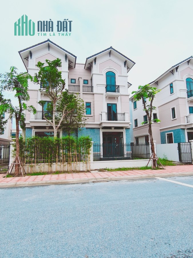 Chính chủ cần bán căn biệt thự 135m2 xây dựng 3 tầng đẹp, tiện ích nội khu hồ điều hòa, công viên,