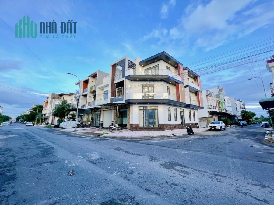 Bán nhà góc 2 mặt tiền đường số 9 và số 3 KDC Đại Học Y Dược Cần Thơ