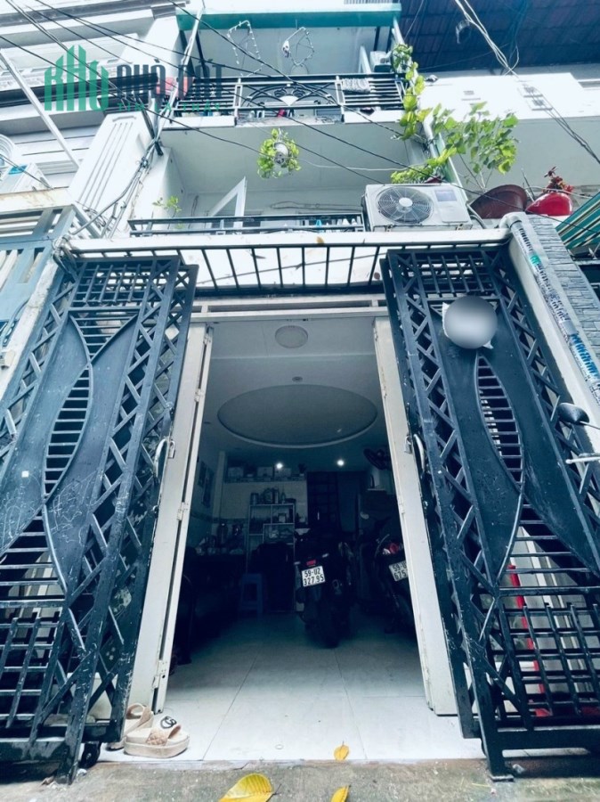 Bán nhà đường Hùng Vương - Ngay mặt tiền - Hẻm rộng - 3 Tầng dọn vào ở ngay - Giá chỉ 4 Tỷ 8