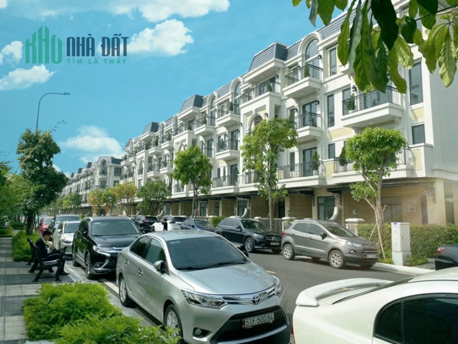 Bán nhà liên kế 3 lầu phường Phú Hữu, TP Thủ Đức giá 17 tỷ