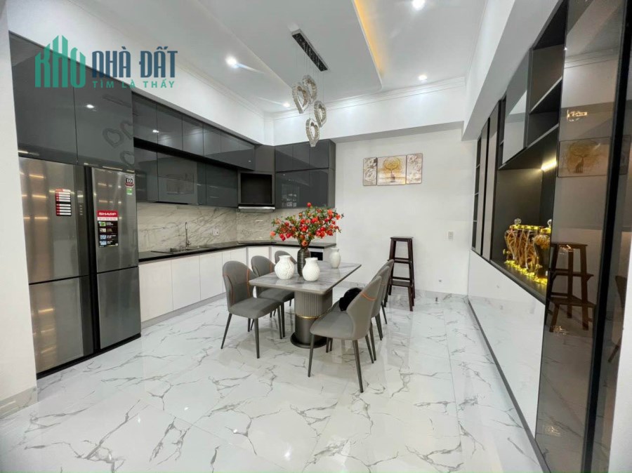 Bán nhà Mặt tiền Bắc Hải Phường 15 Quận 10 65m2 4 tầng Giá 10 tỷ 5