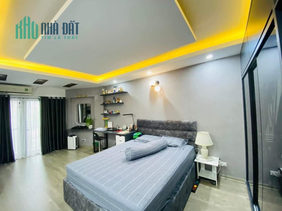 BÁN NHÀ ĐẸP DỊCH VỌNG HẬU CẦU GIẤY, GẦN Ô TÔ, LÔ GÓC THOÁNG SÁNG RỰC RỠ, NHỈNH 6 TỶ