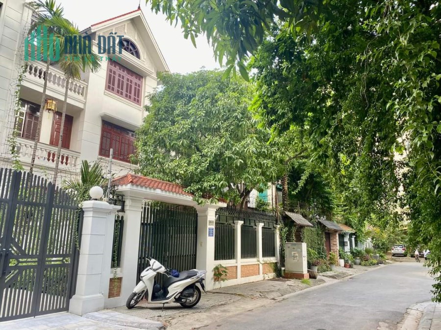 Biệt thự Lạc Long Quân gần Hồ Tây gara ô tô, lô góc,sát phố lớn 160m chỉ 16.5 tỷ