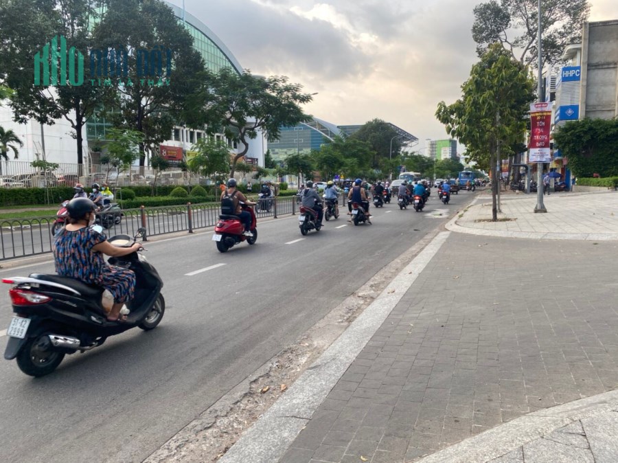 Lý Thường Kiệt Quận 10- Ngay SVĐ Phú Thọ .
HXH Tránh - 5 Tầng Gara Ôtô - Ngang 5.2 x15M