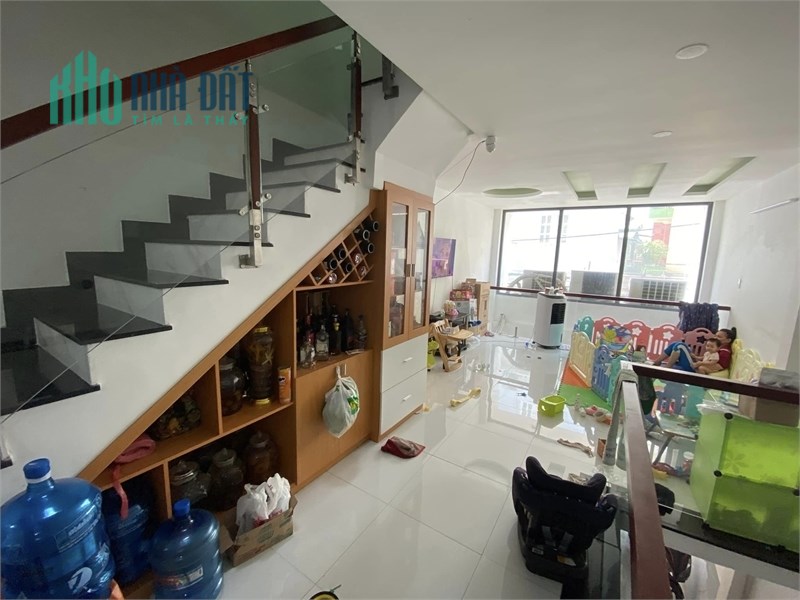 BÁN NHÀ 1 SẸT CHỈ 2 CĂN RA PHẠM VĂN BẠCH, TÂN BÌNH 63 m2, 3 TẦNG