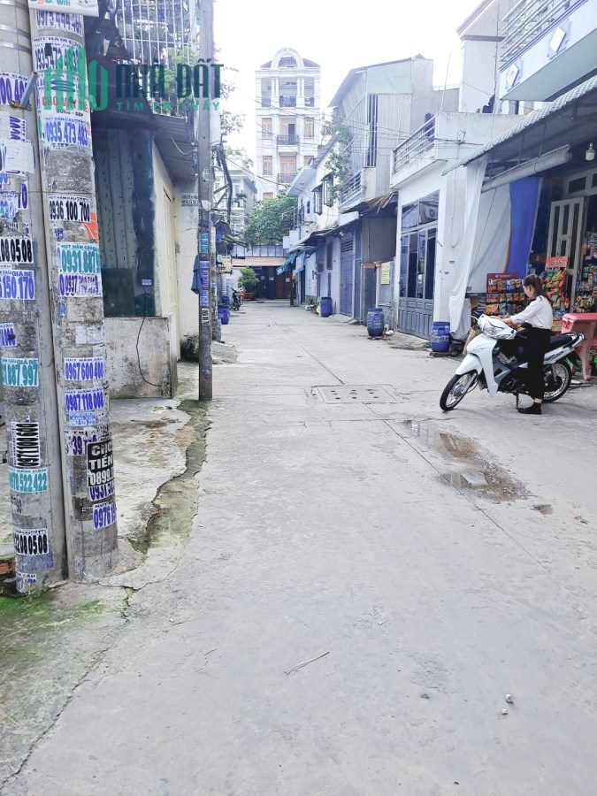 NHỈNH 3 TỶ - HẺM 7M THÔNG BÀN CỜ QUẬN 12 - XE HƠI VÀO NHÀ - THUẬN TIỆN KINH DOANH - NHÀ ĐẸP Ở NGAY.