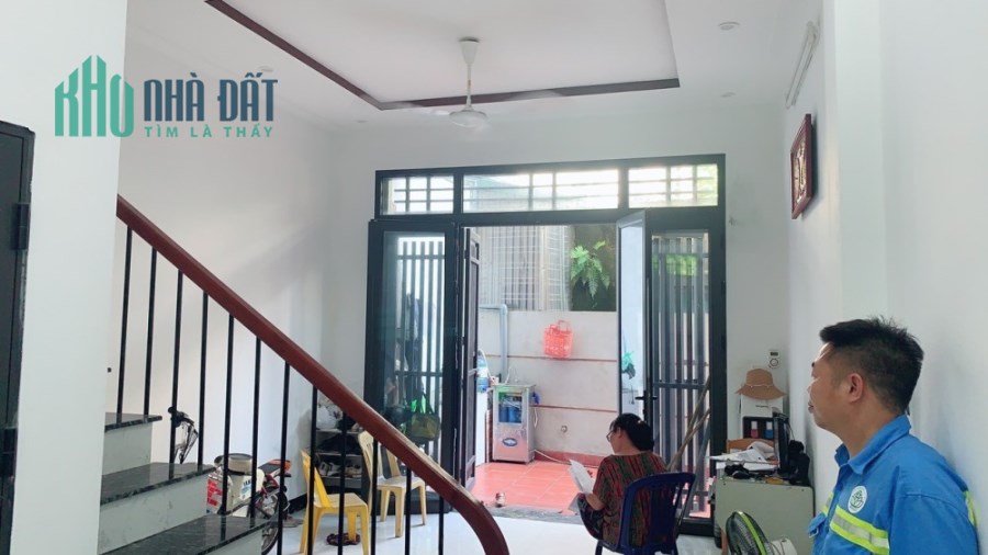 GẤP LẮM RỒI, bán nhà Trương Định, sát phố, 45m2 5T giá 2.95tỷ.