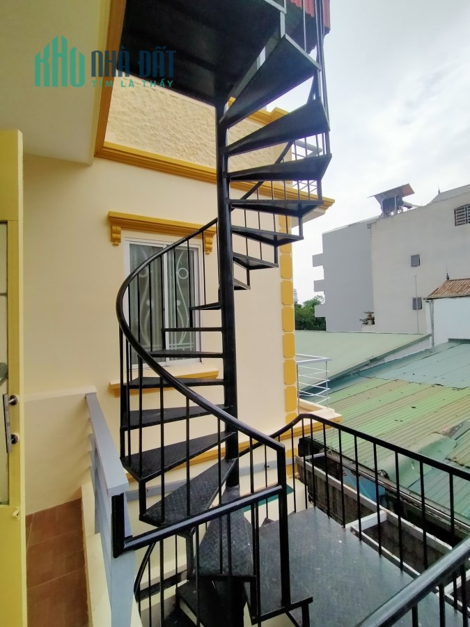 Nhỉnh 2 tỉ nhà 3 tầng Bát Khối.Ngõ thông. Gần chợ,trường...Giao thông thuận tiện