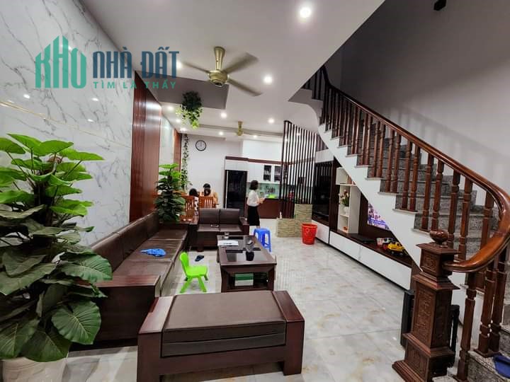 GẤP ! CHỦ HẠ CHÀO 900TR, GIÁ CHÀO MỚI 7.6 TỶ Phân lô Vỉa Hè dt:63m2 x 3T; Mt 5m