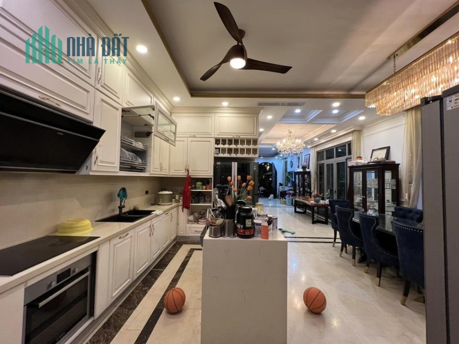 Bán nhà mặt phố Ngô Quyền, lô góc kinh doanh, 230m2, 4 tầng giá 40 tỷ