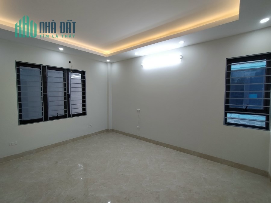 Quá rẻ. Chỉ 2.x tỉ sở hữu nhà 4 tầng lô góc mới koong Thượng Thanh. Có 1 0 2