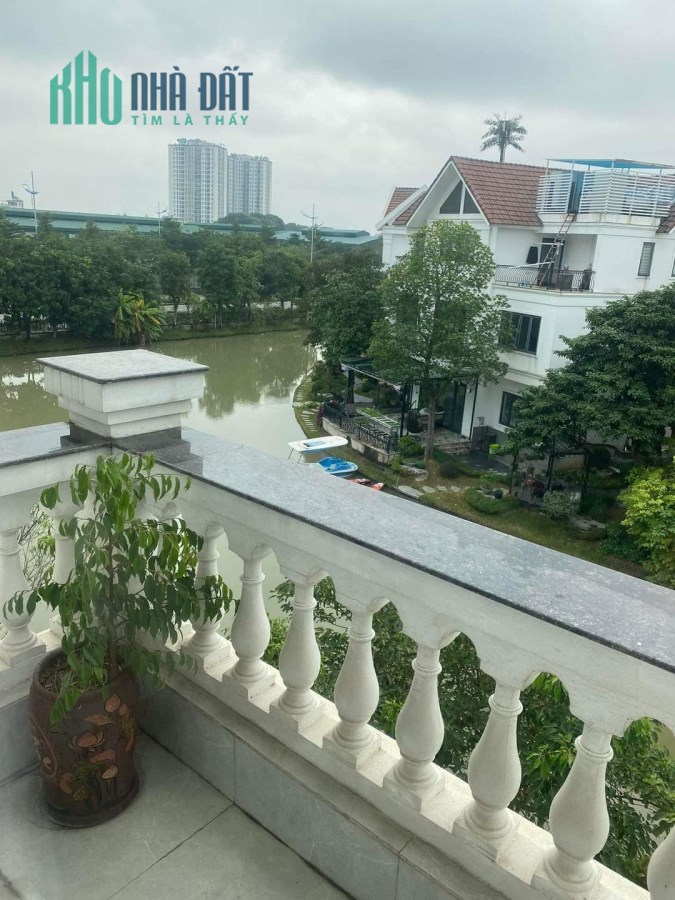Bán BT Vinhomes Riverside khu Hoa Lan diện tích 201.4m2 Mặt Tiền 11m có view sông rộng sau nhà