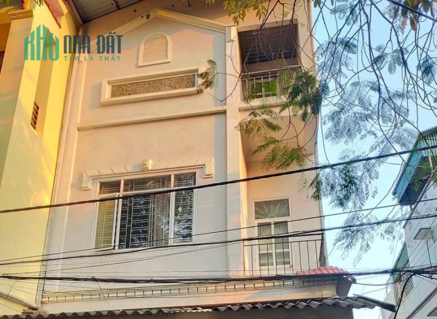 Bán nhà phố Hoa Lâm -Long Biên  84m mt5.3  lô góc kinh doanh tốt 11.8 tỷ  oto chánh nhau
