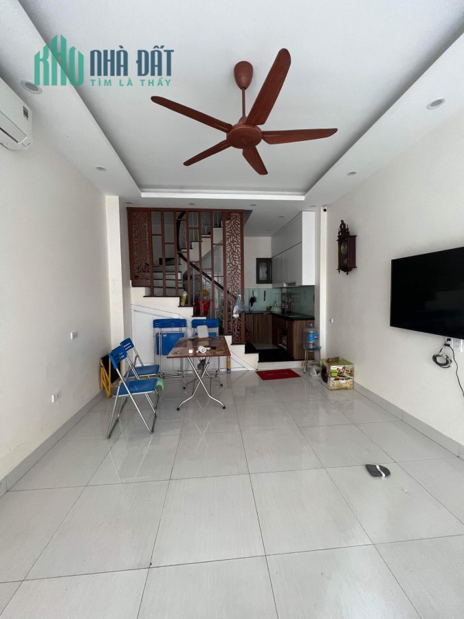 Bán Nhà Nguyễn Văn Cừ. Hàng Xóm BigC. Oto Cách 10m. 35m. 5 Tầng. Nhỉnh 3 Tỷ