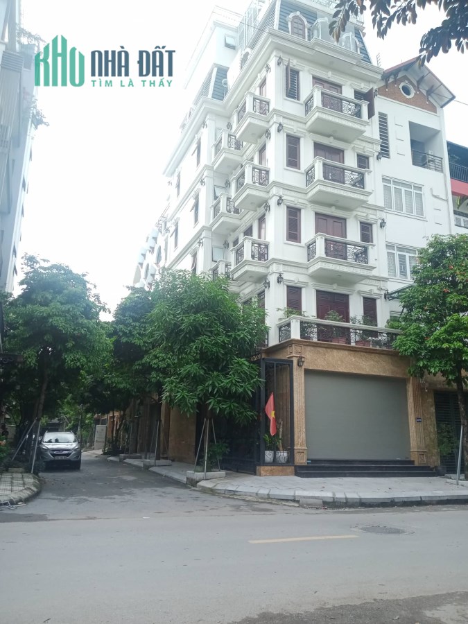 Bán gấp nhà phố Nguyễn Khuyến, 120m2 x 5 tầng, lô góc kinh doanh, giá 22 tỷ