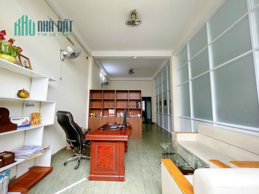 Cho thuê sàn trống làm văn phòng - tầng 3: 8x18m. Giá 10 tiệur/tháng