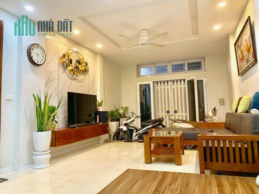 Ngõ 3m. Bán nhà Miếu Đầm 63,5m2*5T. MT4,4m. 2 thoáng. Nội Thất. Rất mới. Ở ngay. Nhích 6tỷ