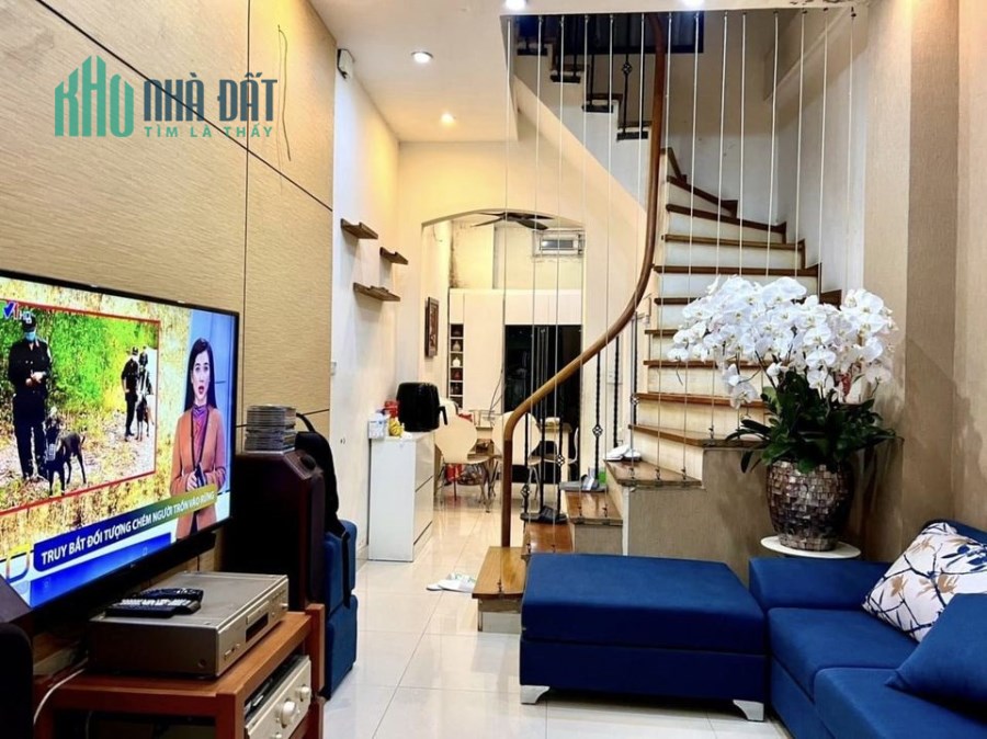 Bán nhà phố Nguyễn Chính , 39m2, Phân Lô, Ô TÔ, giá rẻ bất ngờ.