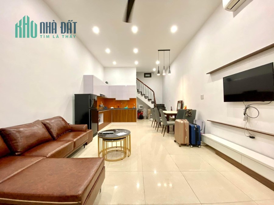 Bán Nhà Tân Thuỵ. Gần  BigC. Ngõ Oto . 35m. 5 Tầng. 3.x Tỷ( xTiểu Học)