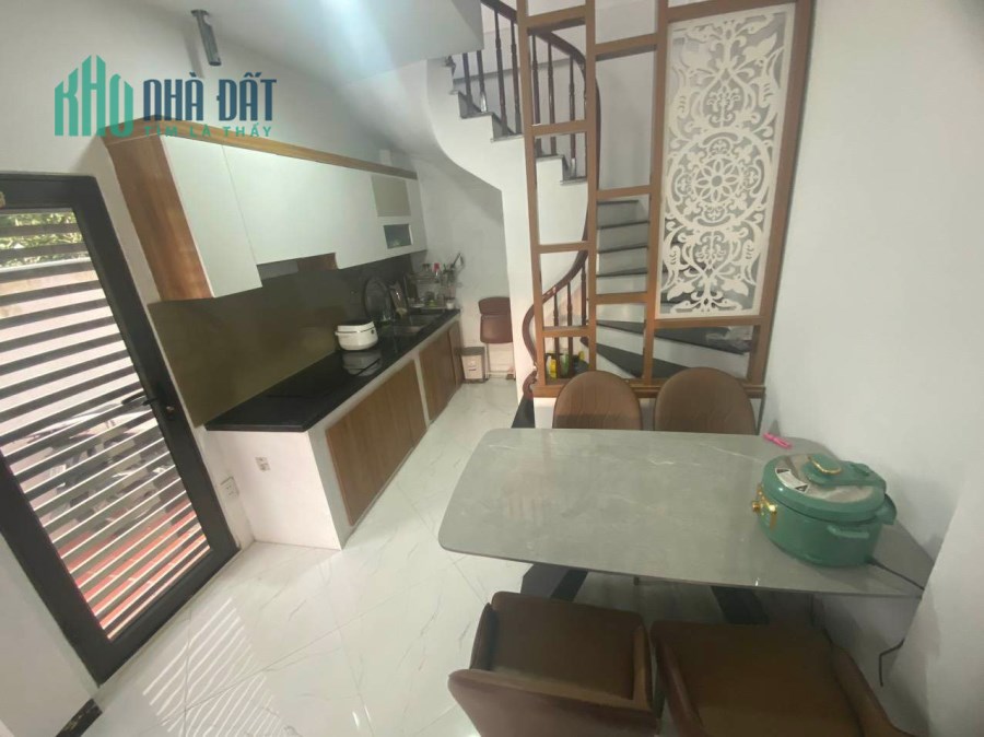 CHO THUÊ NHÀ mặt đường Đặng Dung, phường Quán Thánh, quận Ba Đình, Hà Nội. 13 triệu/tháng