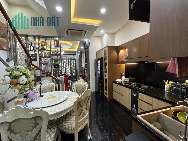 NHÀ BÁN ĐƯỜNG LÊ TRỌNG TẤN , TÂN PHÚ, 3 TẦNG, 91M2 GARA Ô TÔ.