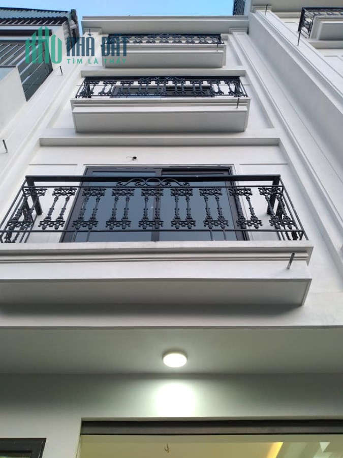 Mua 1 nhà được 2 nhà. Ngọc Lâm Long Biên, 4 tầng, 30m2, giá: 2.4 tỷ ( vừa ở vừa cho thuê rất tốt )