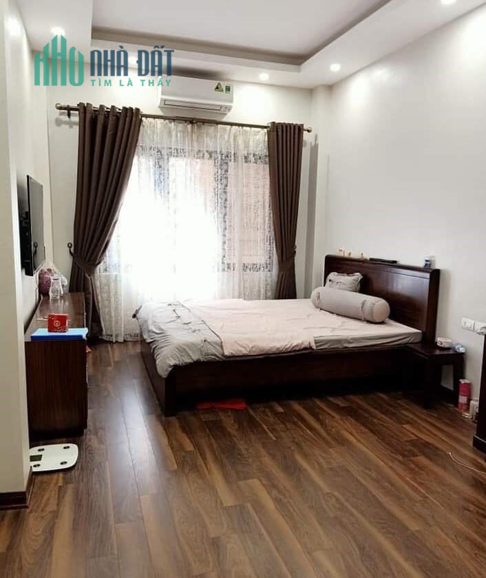Nhà Kim Giang Hoàng Mai 40m, 5 tầng mt 6m lô góc 4.68  tỷ 0961450400.