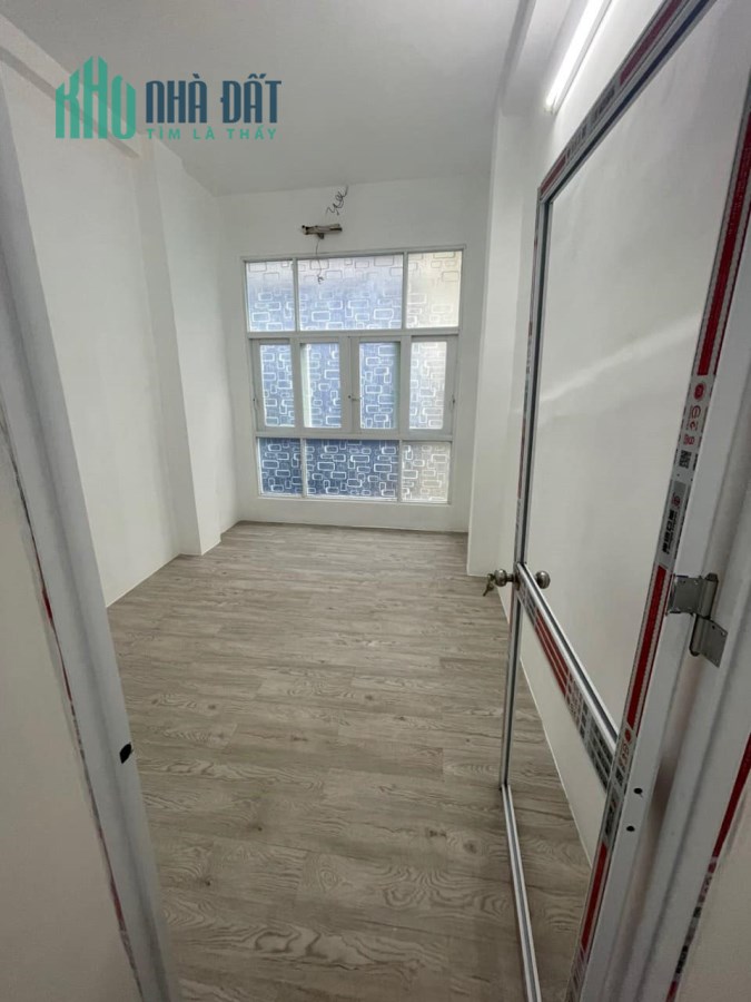Bán nhà 2 tầng hẻm xe hơi 5m sát mặt tiền đường Cao Đạt p1q5 giá 4.9 tỷ.