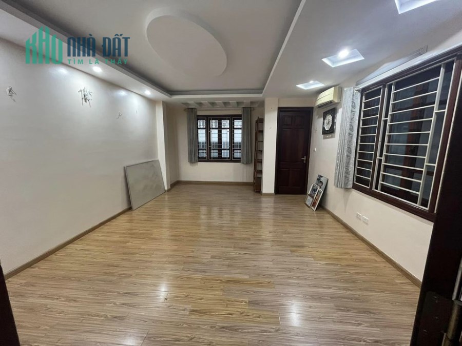 Cần Cho thuê nhà tầng 2 và tầng 3 (120m2),số nhà 3c ngõ 49 Xuân La.