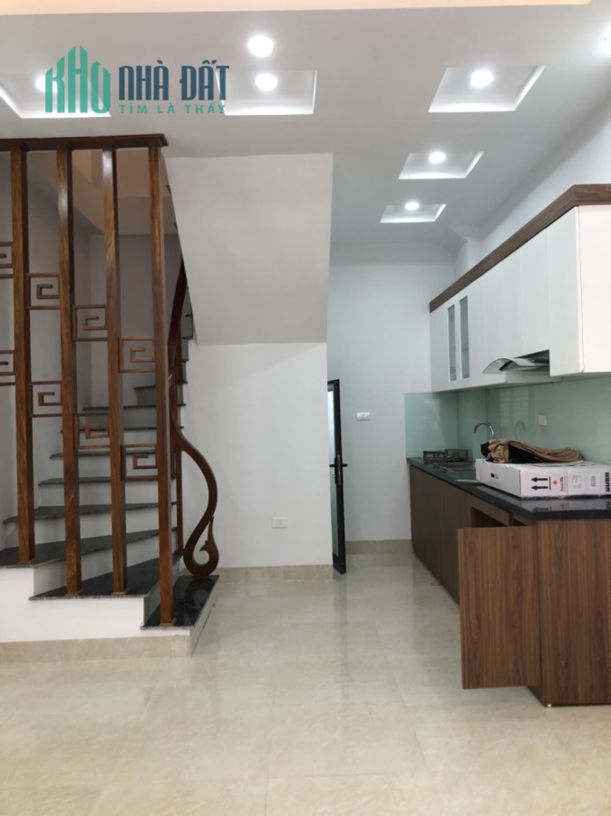 Bán nhà phố Cổ Linh, gần Aeon, 30 m2, 5T, MT 4 m, chỉ hơn 3 tỷ.