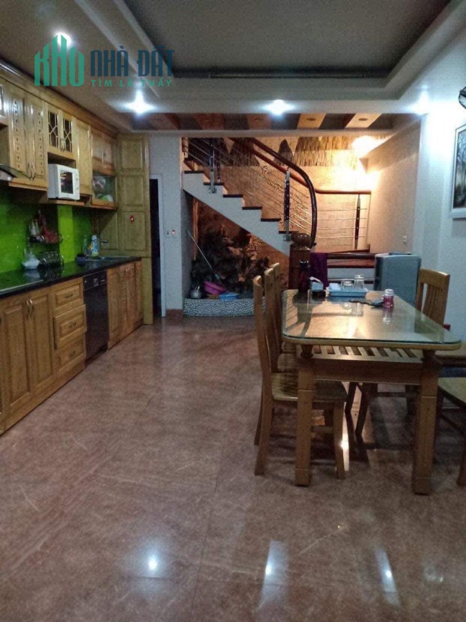 Bán nhà 27m2 4tầng MT 6m nhỉnh 2tỷ ngõ thông ôtô phố Lạc Long Quân Tây Hồ
(1)