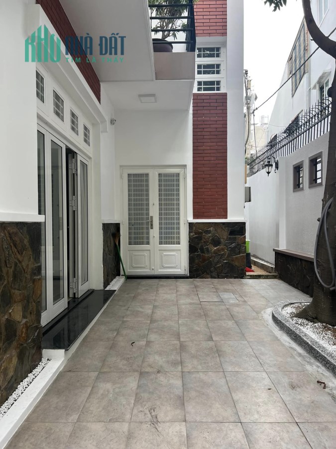 Bán Biệt thự 2 mặt tiền Nguyễn Trọng Tuyển ngang khủng 8m, hẻm xe tải tránh - giáp Phú Nhuận 120 m2