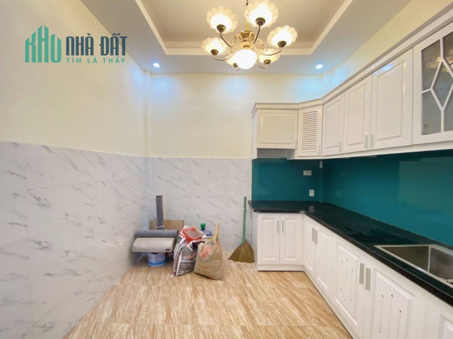 Bán nhà Tôn Đức Thắng ở luôn 30m2 4 tầng, 2.4 tỷ