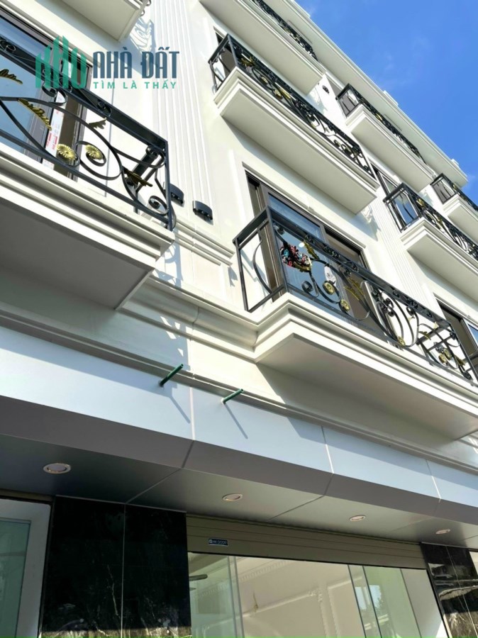 Nhà mới koong 5 tầng Thượng Thanh, thiết kế hiện đại. ngõ thông, rộng.Nhỉnh 3 tỉ