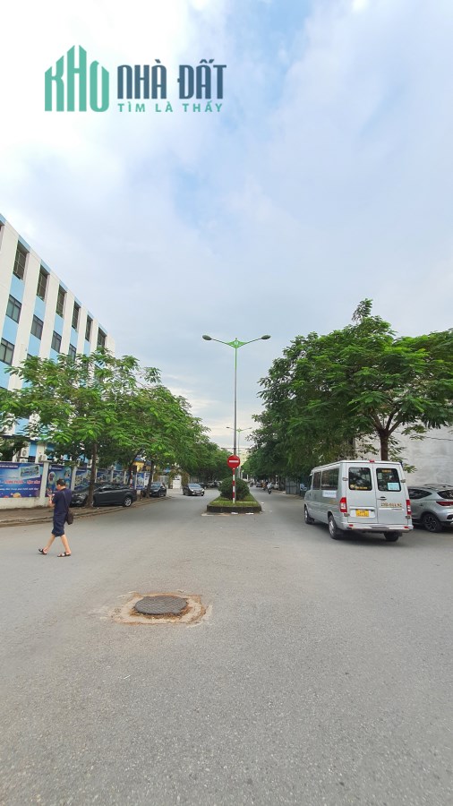 Bán biệt thự lô góc Lương Thế Vinh, dành cho giới Vip, diện tích 170m2, giá 228 triệu/m2