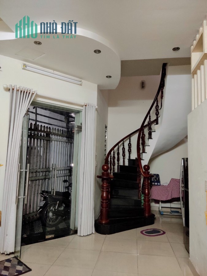 Nhà 1 trệt 2 lầu, ngay trường THCS Linh Trung, dt 63m2 giá 5,8 tỷ