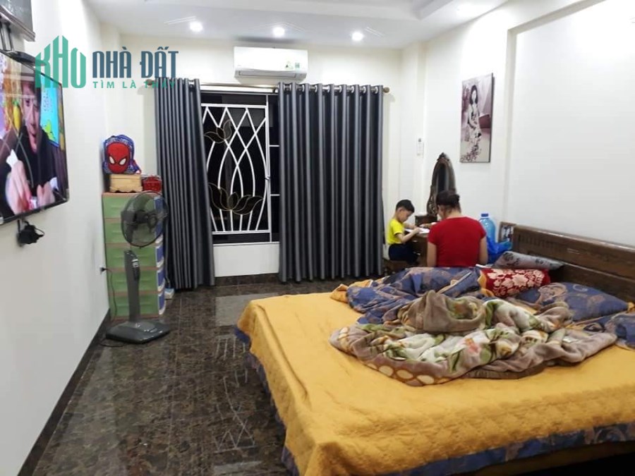 1 nhà ra phố Thanh Nhàn tiện trăm bề 40m2*4T Hai Bà 2.6 tỷ