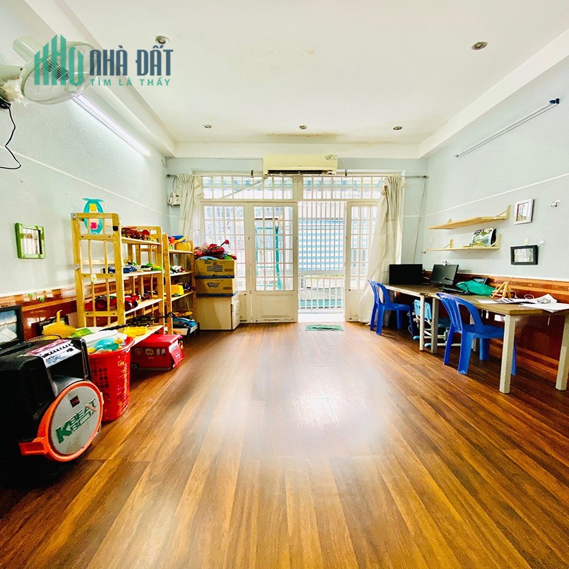 Bán nhà Mặt tiền Bành Văn Trân, Tân Bình, 4 Tầng, 42m2, giá rẻ