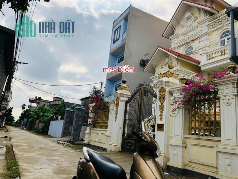 Giá 2.1 tỷ, Mrs Diễm cần bán 48m đất có nhà 2 tầng ngay chân cầu Nhật Tân. Ngọc Giang,