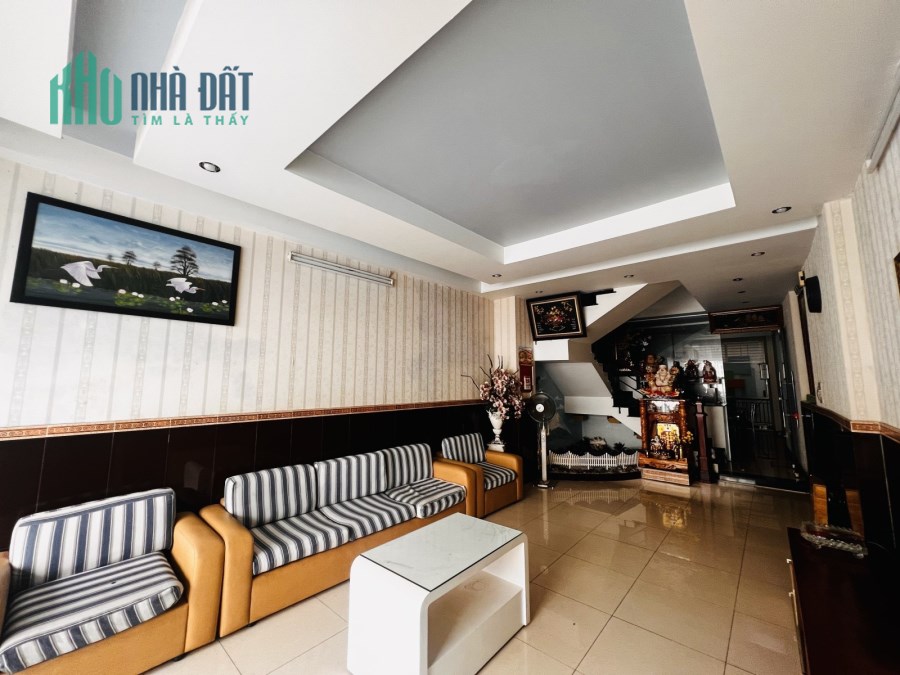 Bán nhà mặt tiền ngay chợ Tân Hương - Tân Phú. DT 4 x 25, 5 tầng. 6 PN giá 11 tỷ