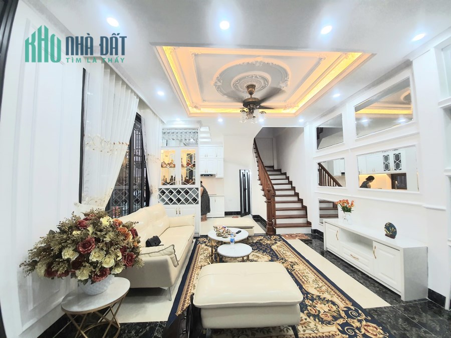 Bán nhà Giáp Bát, Hoàng Mai, 58m2, 5T, ngõ nông, thông, có sân để xe