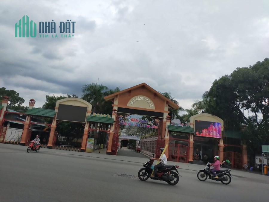 Mặt tiền Hòa Bình, Phường 5, Quận 11 – 330m2, Đối diện Đầm Sen.