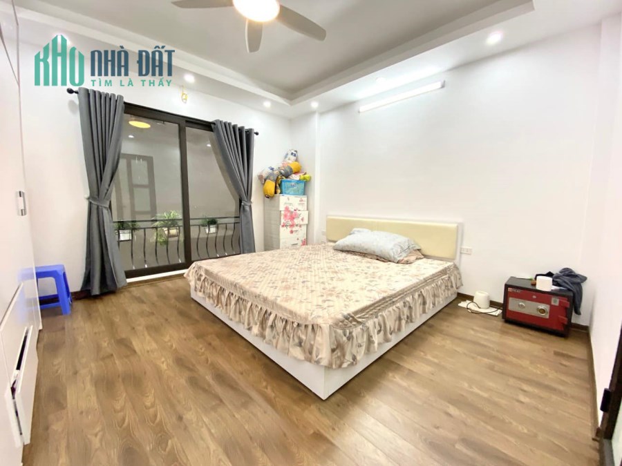 BÁN NHÀ ĐẸP NGUYỄN VĂN HUYÊN CẦU GIẤY, GẦN PHỐ, NGÕ NÔNG, 6 TẦNG CHỈ HƠN 5,0 TỶ
