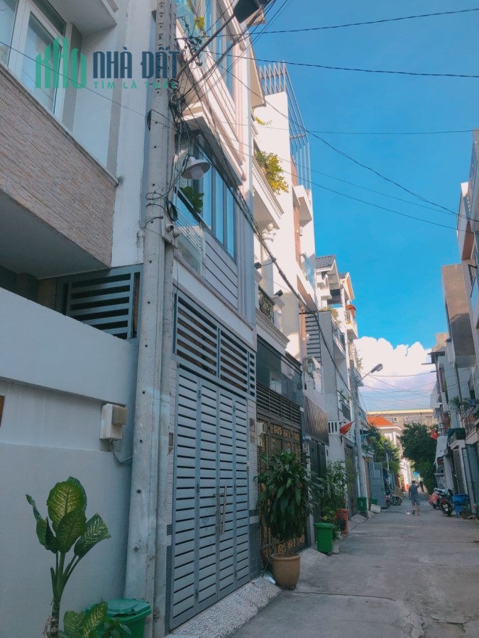 HẺM XE TẢI TRẢI NHỰA - DIỆN TÍCH KHỦNG