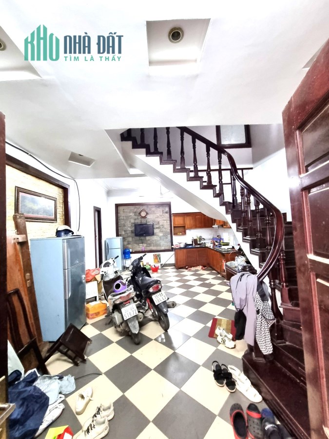 Bán nhà ĐÌNH THÔN, 52M2, 4T,5N, 3 tỷ 9, sát chợ, ô tô 15m