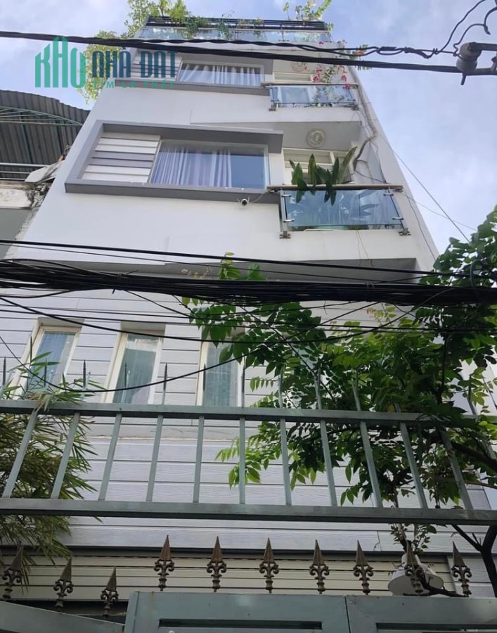 Bán nhà đẹp ở liền, 5 tầng lầu, tặng nội thất, 60m2