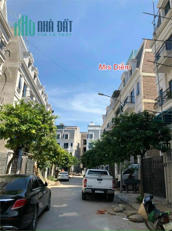 Ngay sát Quốc Lộ 3, Giá hơn 6 tỷ. Mrs Diễm cần bán 75m nhà 4 tầng khu đô thị Happy Land,