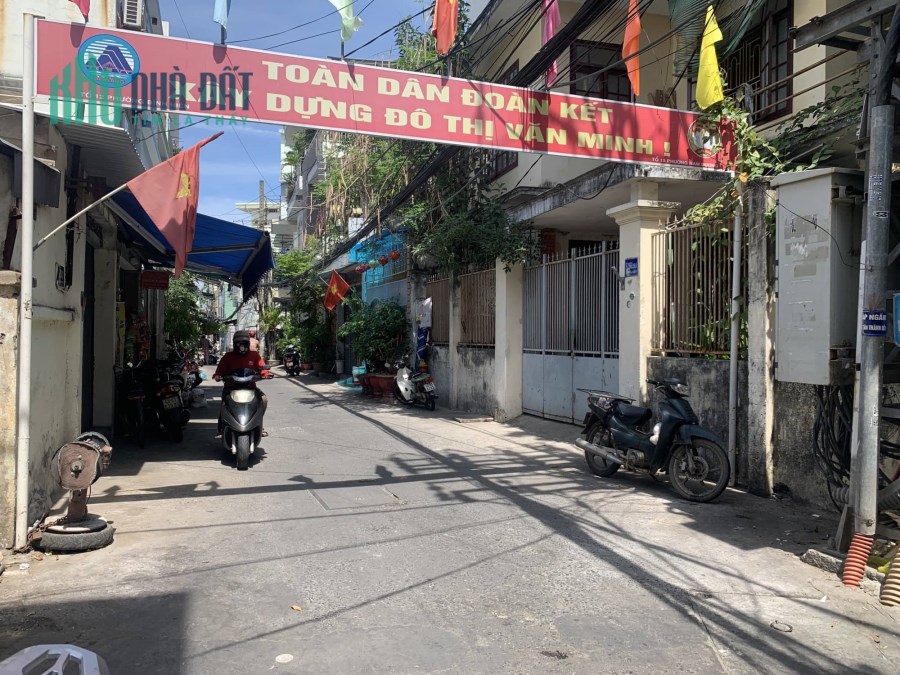 Bán nhà đường Huỳnh Thúc Kháng ngay phố ẩm thực chỉ nhỉnh 2 tỷ