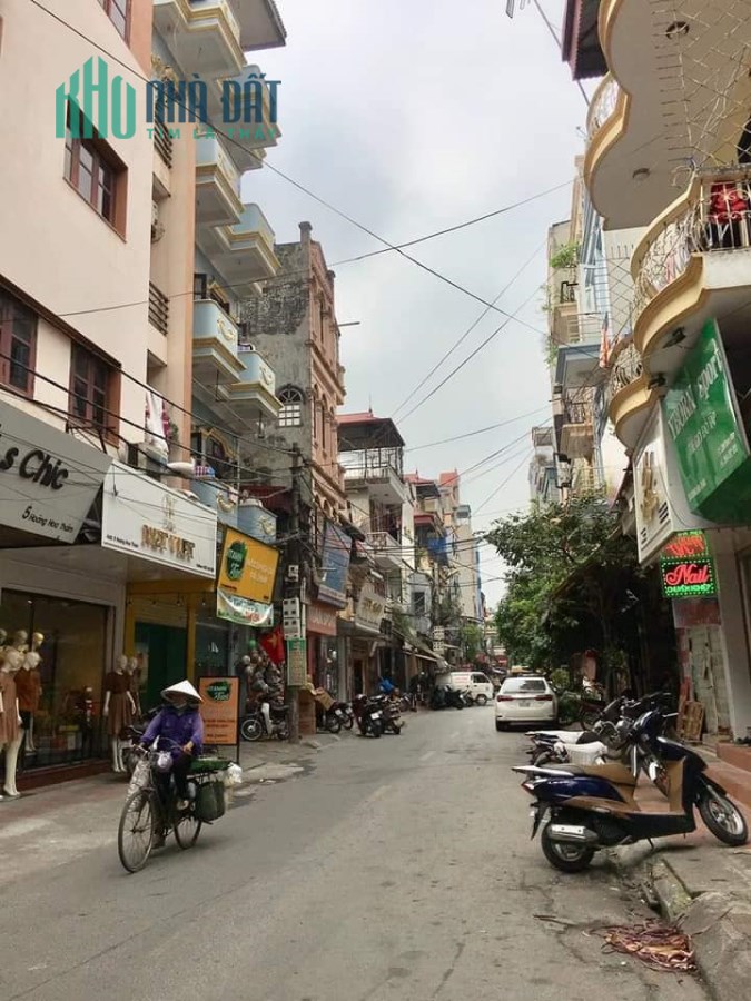 Bán nhà Hoàng Hoa Thám Hà Đông trung tâm nhiều tiện ích, khu phố ẩm thực, nhà đẹp ở luôn 4 tầng